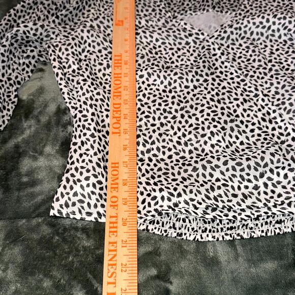 Abercrombie & Fitch Chiffon Wrap Blouse Womens Large White Black Leopard Print - Picture 5 of 7